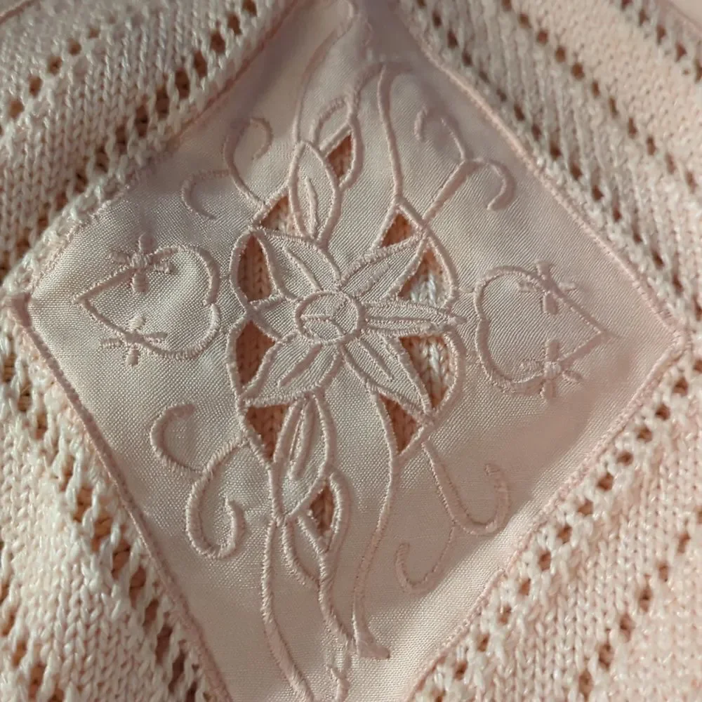 Women's vintage pink knit‎ embroidered sweater